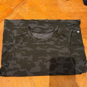 Lululemon Black Camouflage Men's Shirt